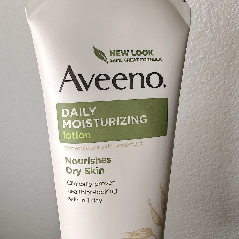 Aveeno Daily Moisturizing Body Lotion Fragrance-Free 8 Fl Oz